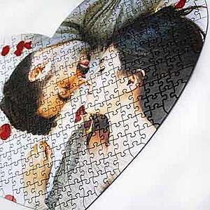 300 Stück Herzform Puzzle - €  19.99